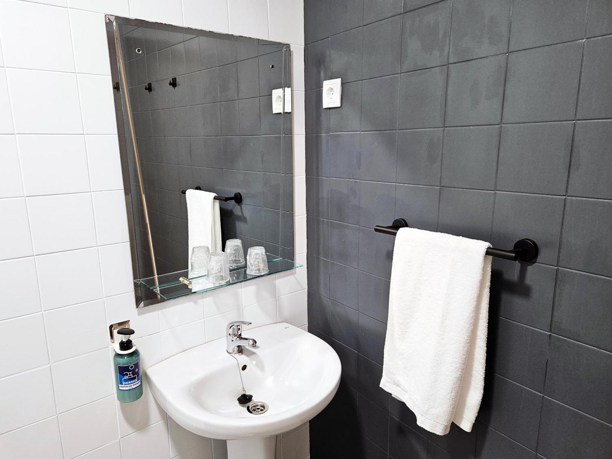 Hotel San Vicente - Centro Playa Кониль-де-ла-Фронтера Экстерьер фото