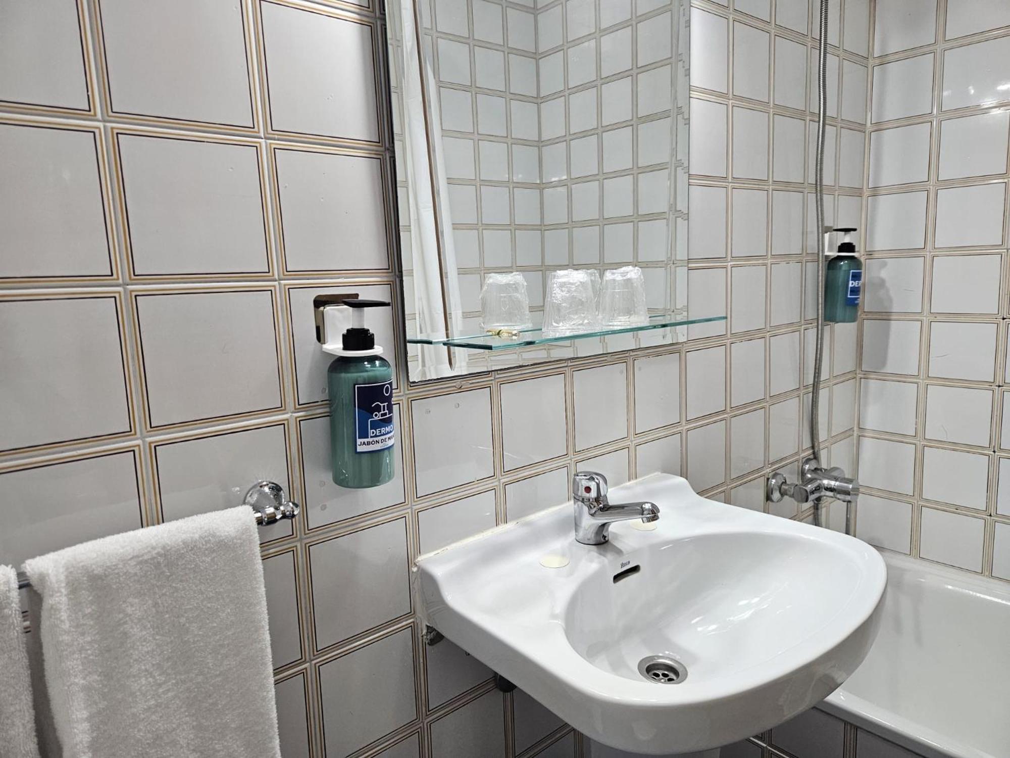 Hotel San Vicente - Centro Playa Кониль-де-ла-Фронтера Экстерьер фото
